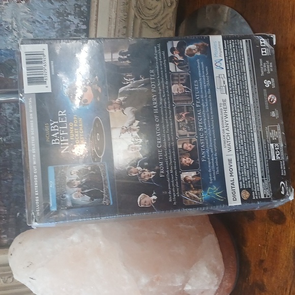 Sealed Fantastic Beasts: The Crimes of Grindelwald Blu-ray Baby Niffler Keychain - Picture 4 of 6